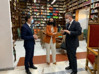 La presidenta del alto tribunal extremeño, María Félix Tena Aragón, con los alcaldes de Don Benito y Villanueva de la Serena, José Luís Quintana y Miguel Ángel Gallardo, respectivamente